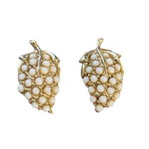 Vintage Gold Plated Tone white Faux Pearl Grape Clip on Earrings
